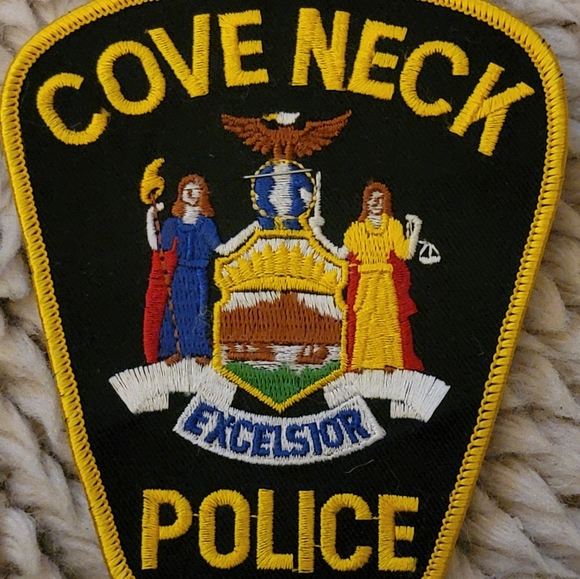 Cove Neck New York Police Patch Un-sewn great condition - Picture 3 of 3